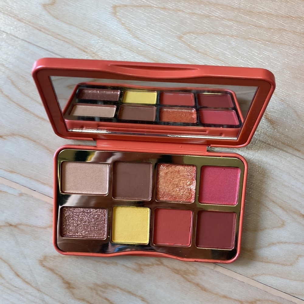 TOO FACED light my fire palette